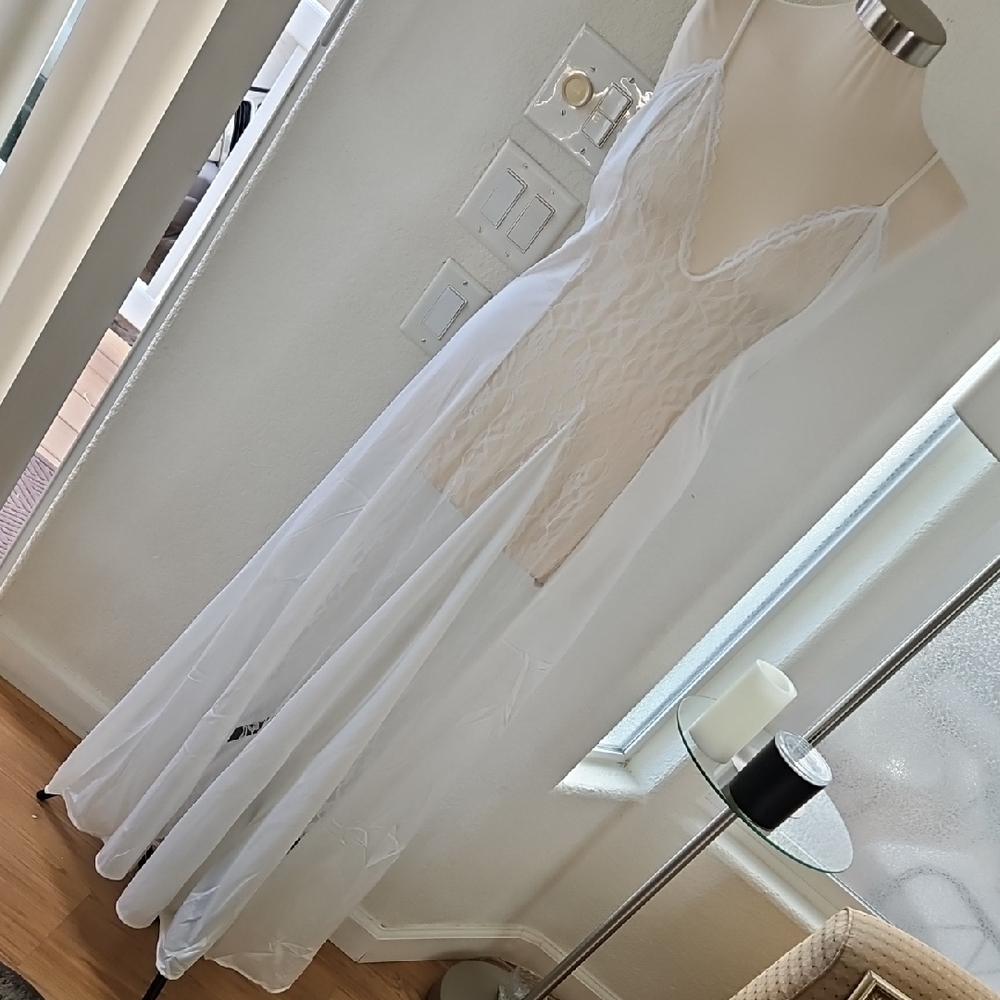 Chic Backless White Lace Night Gown